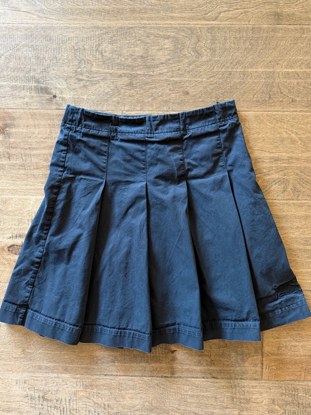 Burberry Girl’s Black pleated Skirt, size 12